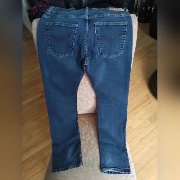 Levis Jeans - Picture 2 of 7